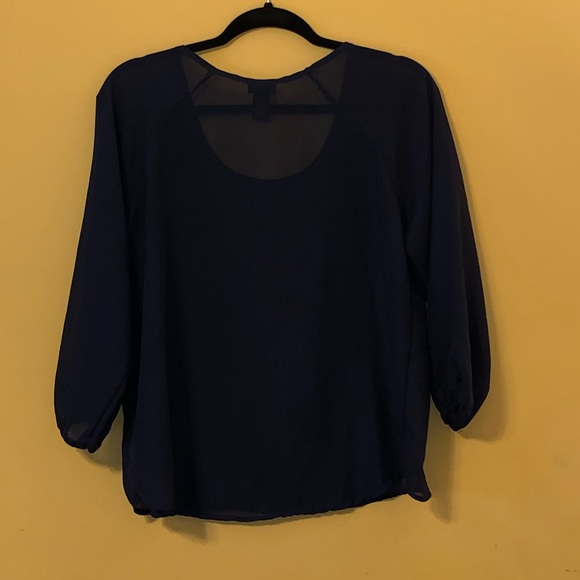 Preloved Navy Blue Top w/ Design Down Front B13 - Picture 2 of 7